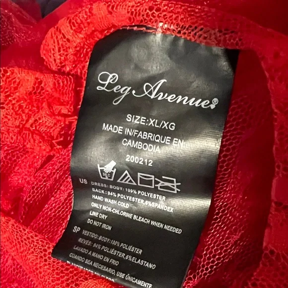 Lydia Wedding Dress (Beetlejuice) - Picture 5 of 7